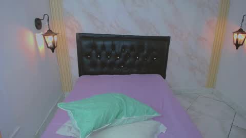 Snapshot of xiomy_fox chatting on February 2026 10:51:02 AM XiomyFox online show from February 2026 10:51:02 AM