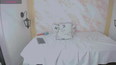 XiomyFox online show from April 2026 04:08:01 PM
