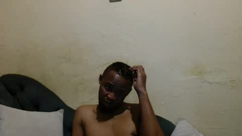 Snapshot of xtroyxxx chatting on May 2026 10:59:01 PM Troy online show from May 2026 10:59:01 PM