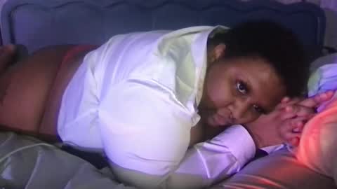 Snapshot of xxmoniquestarrxx chatting on March 2026 11:43:01 PM Thee Baddest BBW online show from March 2026 11:43:01 PM