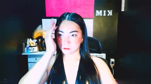 xxslutty kim online show from December 2025 01:16:01 PM