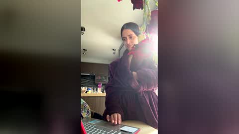 Lola online show from April 2026 01:00:02 PM