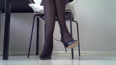 Dina online show from April 2026 03:18:01 AM