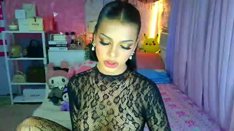 YANG AUDREY LONE online show from March 2026 12:58:02 AM