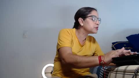 yaya____ online show from March 2026 11:32:02 PM