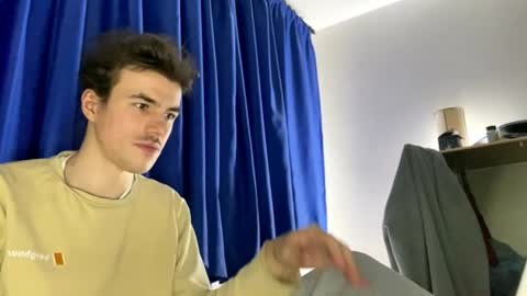 yayay333 online show from April 2026 11:09:02 PM