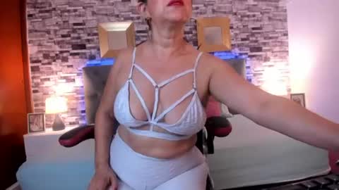 Yeseniaa  online show from July 2026 01:06:02 PM
