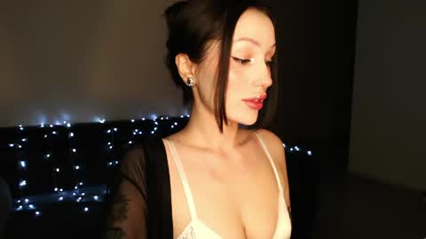 Sophie online show from April 2026 09:43:01 PM