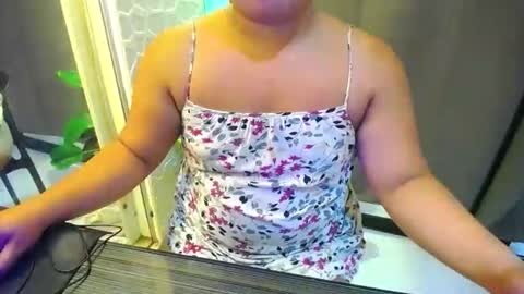 Snapshot of your_miss_tine chatting on April 2026 12:58:02 PM tine online show from April 2026 12:58:02 PM