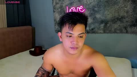 Snapshot of yourasian_bradley chatting on January 2026 01:05:02 PM yourasian_bradley online show from January 2026 01:05:02 PM