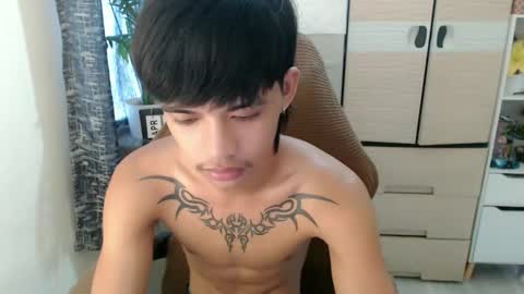 yourasian_eric online show from April 2026 06:18:02 AM