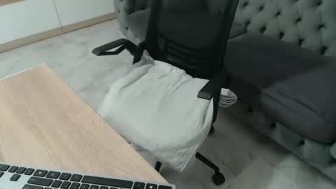 yourlilsin online show from March 2026 06:01:01 PM