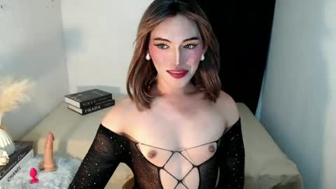 Snapshot of yournaughtykendal chatting on May 2026 01:23:02 AM TIFFANY SUCKING QUEEN online show from May 2026 01:23:02 AM