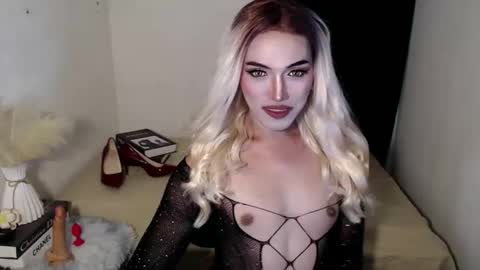 Snapshot of yournaughtykendal chatting on May 2026 06:15:02 PM TIFFANY SUCKING QUEEN online show from May 2026 06:15:02 PM