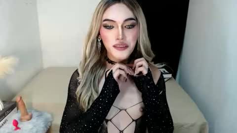 Snapshot of yournaughtykendal chatting on May 2026 08:47:02 PM TIFFANY SUCKING QUEEN online show from May 2026 08:47:02 PM