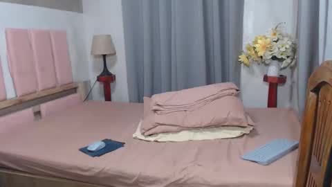 Snapshot of yournewgirldiane chatting on April 2026 01:16:02 AM BigCockTsMistress online show from April 2026 01:16:02 AM