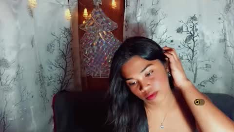 yourqueen_19 online show from May 2026 02:14:01 PM