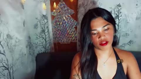 yourqueen_19 online show from May 2026 02:00:01 PM