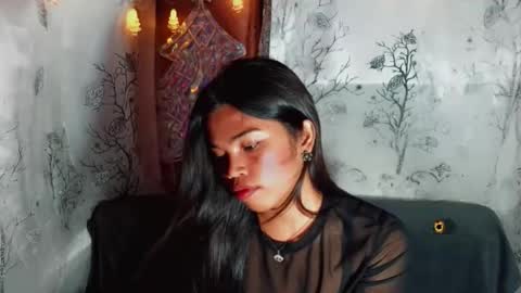 yourqueen_19 online show from May 2026 11:15:01 AM