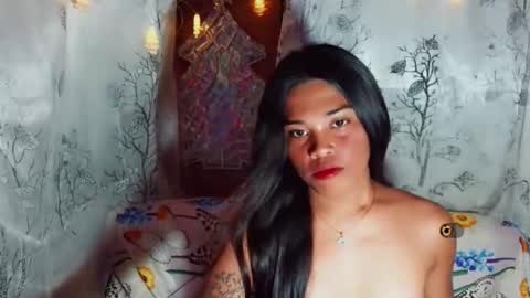 yourqueen_19 online show from May 2026 11:05:02 AM