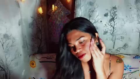yourqueen_19 online show from May 2026 06:14:01 PM