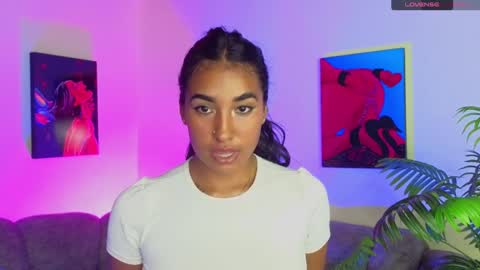 yurumar_ online show from December 2024 12:52:01 AM