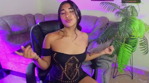 yurumar_ online show from December 2024 07:53:02 PM