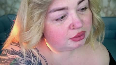 Lola online show from April 2026 09:01:02 PM