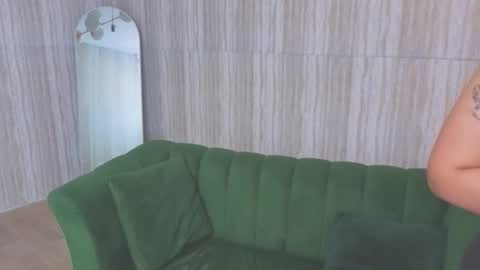 Isabella online show from February 2026 12:30:01 PM