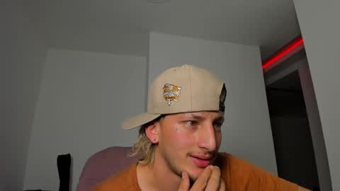 Snapshot of zarcoox chatting on April 2026 04:46:01 AM Zarcoo online show from April 2026 04:46:01 AM