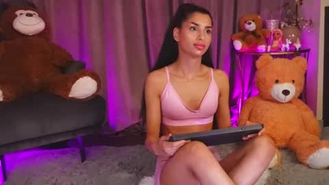 zariaavera online show from May 2026 11:23:04 PM