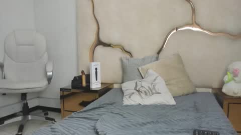 Zayra online show from April 2026 01:58:02 PM