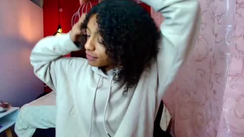 Zia Green online show from February 2025 05:01:01 AM