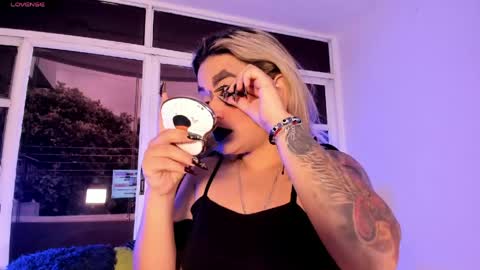 zihaadams_ online show from April 2026 08:44:01 PM