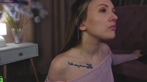 Snapshot of zlata__fox chatting on June 2026 12:22:01 PM Zlata Mon Tue Thu Fri Sun Sa GMT 3 0000pm - 0600pm online show from June 2026 12:22:01 PM