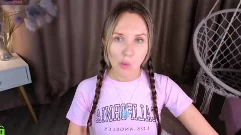 Snapshot of zlata__fox chatting on July 2026 09:23:01 AM Zlata Mon Tue Thu Fri Sun Sa GMT 3 0000pm - 0600pm online show from July 2026 09:23:01 AM