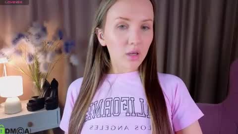 Snapshot of zlata__fox chatting on July 2026 09:01:02 AM Zlata Mon Tue Thu Fri Sun Sa GMT 3 0000pm - 0600pm online show from July 2026 09:01:02 AM