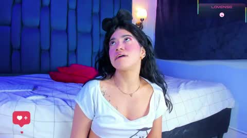 zoe_axel1 online show from April 2026 08:42:02 PM