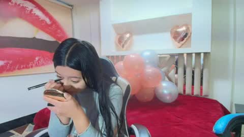 Snapshot of zoe_connor19 chatting on July 2026 09:10:01 PM Z O E online show from July 2026 09:10:01 PM