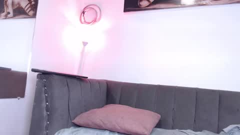 Snapshot of zoe_curvy chatting on February 2025 05:25:02 PM Zoe online show from February 2025 05:25:02 PM