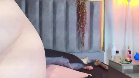 Snapshot of zoe_curvy chatting on February 2026 12:51:02 AM Zoe online show from February 2026 12:51:02 AM