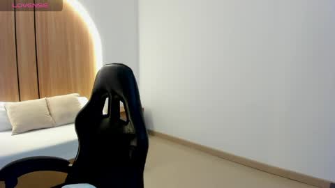 Zoe  online show from April 2026 12:21:01 PM