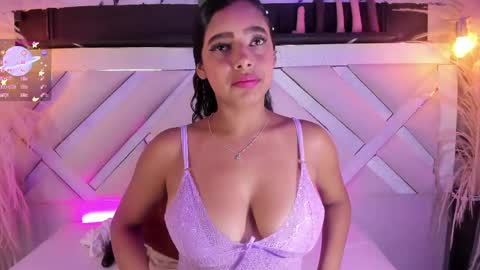 Snapshot of zoe_johnsonn1 chatting on May 2026 11:01:02 PM Zoey online show from May 2026 11:01:02 PM
