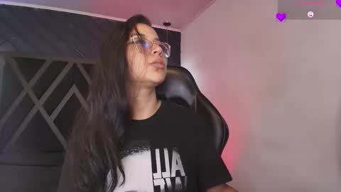 Zoe 3 online show from March 2026 05:29:01 PM