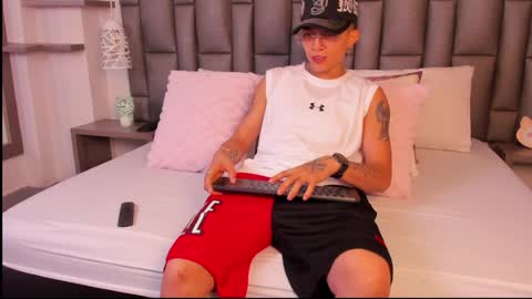 Zoe Krug online show from March 2026 12:00:02 PM