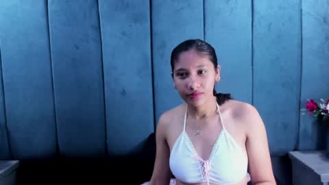 zoesmiitt online show from June 2026 01:03:02 PM