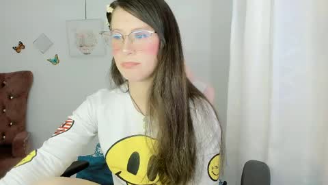 Snapshot of zooeybelair chatting on April 2026 02:31:01 PM Alicie online show from April 2026 02:31:01 PM