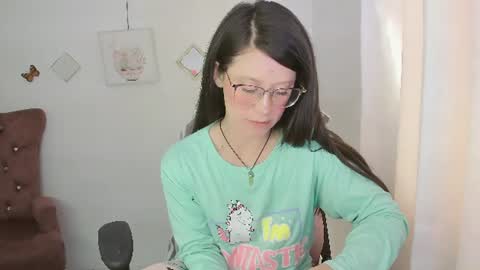 Snapshot of zooeybelair chatting on June 2026 02:51:01 PM Alicie online show from June 2026 02:51:01 PM