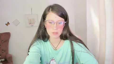 Snapshot of zooeybelair chatting on June 2026 03:27:01 PM Alicie online show from June 2026 03:27:01 PM