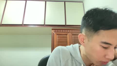 Snapshot of zseszsesz chatting on December 2024 03:37:02 PM Z online show from December 2024 03:37:02 PM